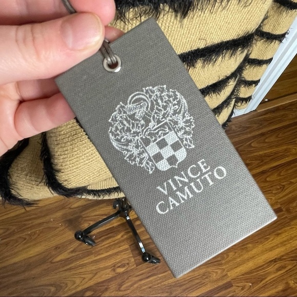 Vince Camuto Eyelash Yarn Striped Top M - Picture 7 of 8